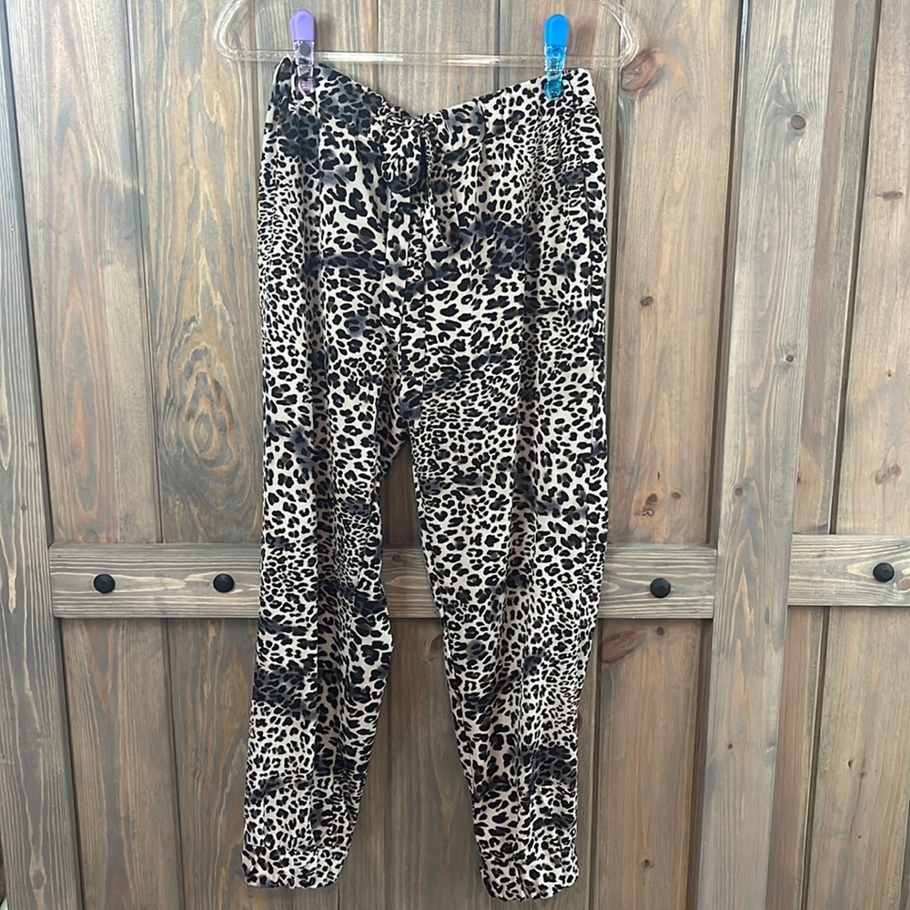 Light weight animal print tie waist pant